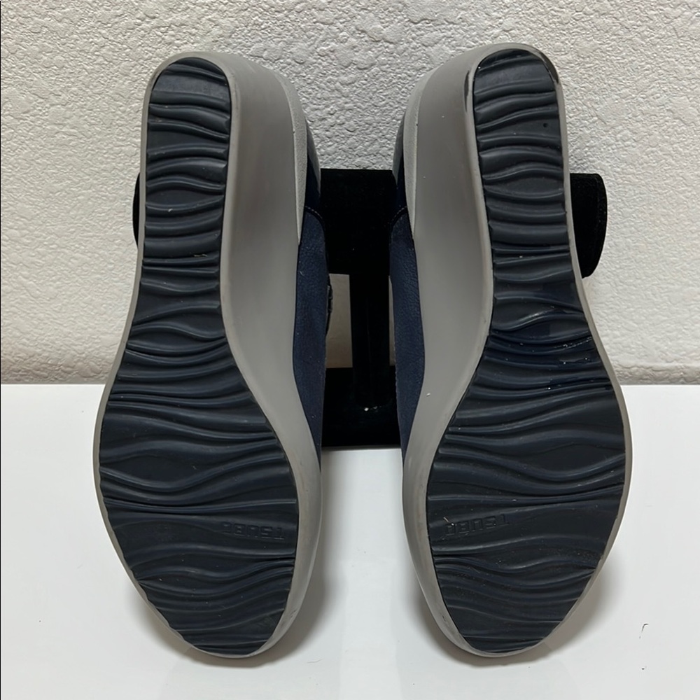 Tsubo Women's Navy (patent & suede) and Gray Wedge Shoes - Picture 4 of 7